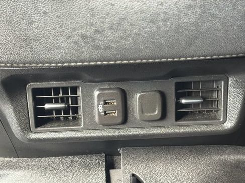 Used 2021 Chevrolet Silverado 1500 LT AWD/4WD image 14