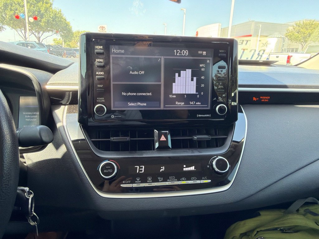 Used 2022 Toyota Corolla LE FWD image 3