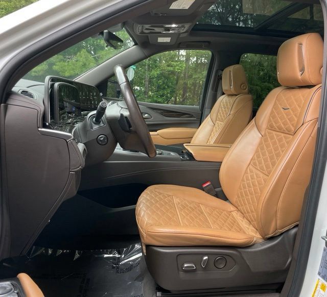 Used 2022 Cadillac Escalade Premium Luxury AWD/4WD image 14