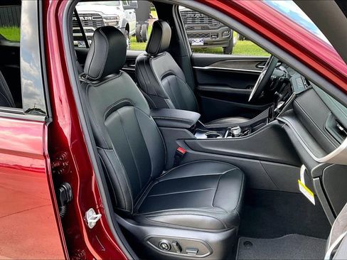 New 2026 Jeep Grand Cherokee L Limited w/ Limited Altitude Package AWD/4WD image 11