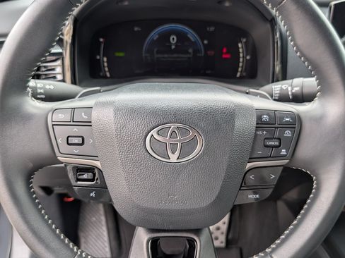 Used 2025 Toyota Camry SE w/ Convenience Package FWD image 18
