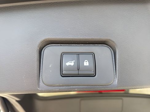 Used 2025 Nissan Rogue SV image 28