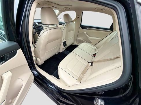 Used 2017 Volkswagen Passat 1.8T SE image 24