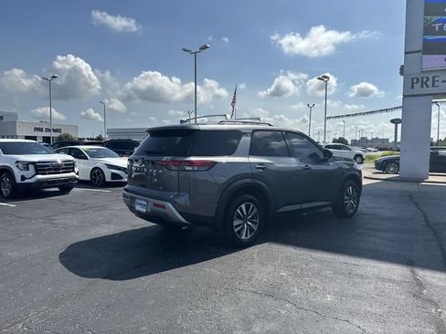 Used 2025 Nissan Pathfinder SL FWD image 5