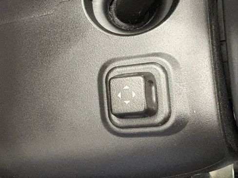 Used 2018 GMC Yukon Denali image 21