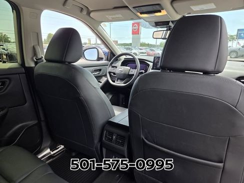 Used 2025 Nissan Rogue SL FWD image 15