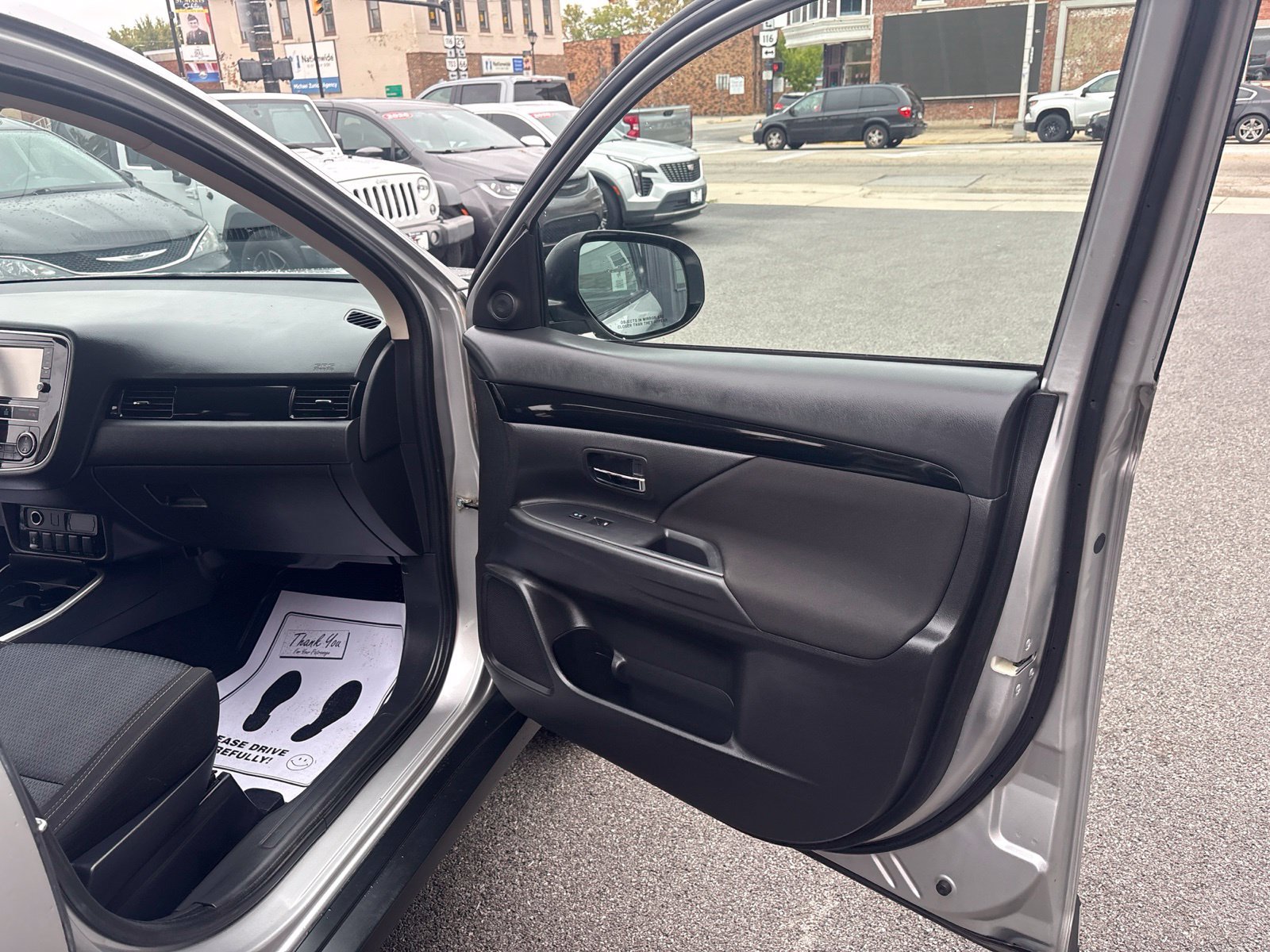 Used 2019 Mitsubishi Outlander AWD image 17