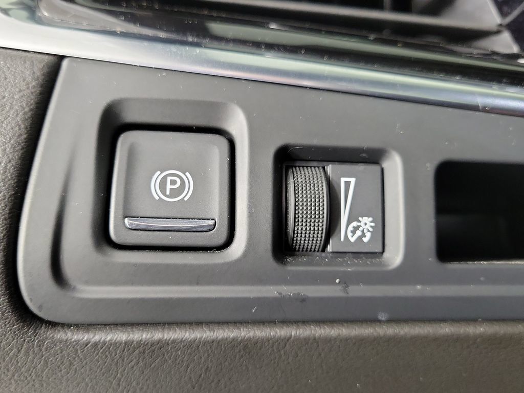 Certified 2023 Cadillac XT6 Luxury FWD image 32