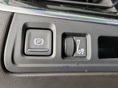 Certified 2023 Cadillac XT6 Luxury FWD image 32