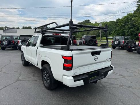 Used 2024 Nissan Frontier SV w/ SV Convenience Package AWD/4WD image 3