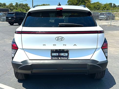 Used 2025 Hyundai Kona SEL FWD image 7