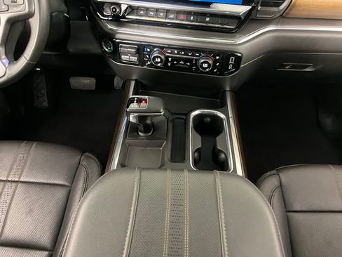Used 2024 Chevrolet Silverado 1500 High Country w/ High Country Premium Package image 17