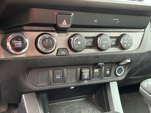 Used 2019 Toyota Tacoma TRD Off-Road image 25