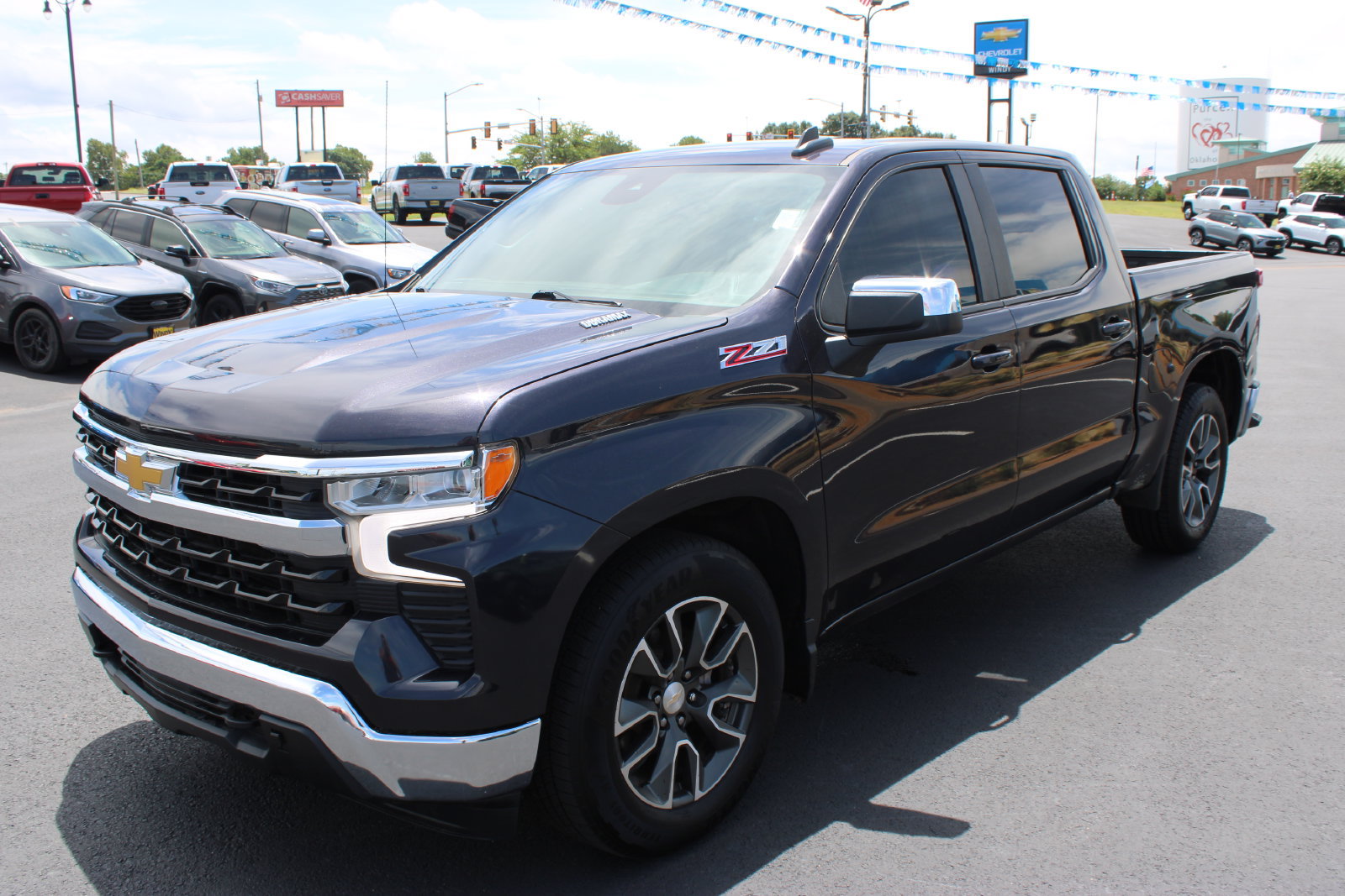 Used 2022 Chevrolet Silverado 1500 LT w/ Z71 Off-Road Package AWD/4WD image 4