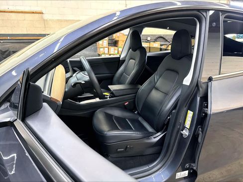 Used 2020 Tesla Model Y Long Range AWD/4WD image 28