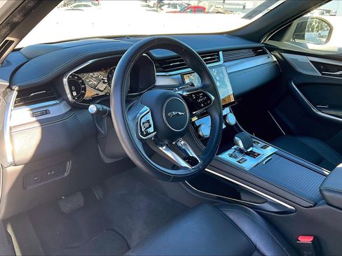 Used 2025 Jaguar F-PACE R-Dynamic S image 15