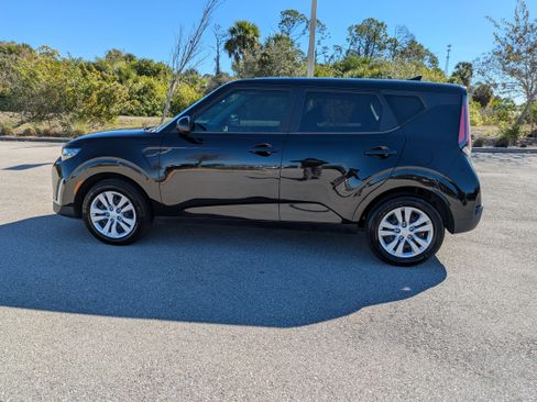 Certified 2023 Kia Soul LX image 9