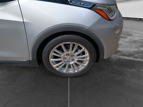 Used 2017 Chevrolet Bolt Premier FWD image 8