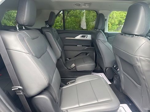 New 2025 Ford Explorer Active w/ Active Comfort Package image 14