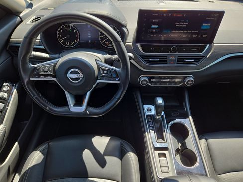 Used 2024 Nissan Altima 2.5 SL FWD image 14