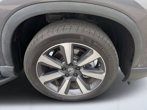 Used 2023 Honda Pilot Touring image 9