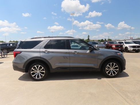 Certified 2025 Ford Explorer ST-Line AWD/4WD image 10
