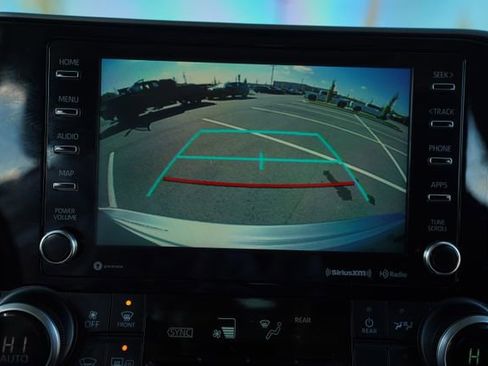 Used 2022 Toyota Highlander XLE image 29