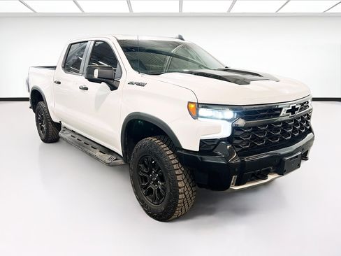 Used 2025 Chevrolet Silverado 1500 ZR2 w/ Technology Package AWD/4WD image 3