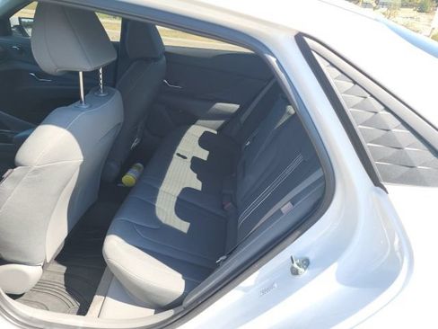 Used 2024 Hyundai Elantra SEL w/ Convenience Package FWD image 6