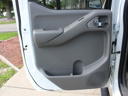 Used 2016 Nissan Frontier SV AWD/4WD image 26