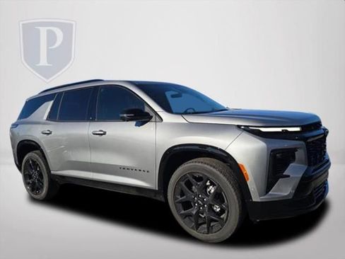 New 2026 Chevrolet Traverse RS image 2