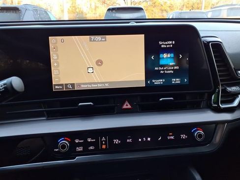 Used 2023 Kia Sportage EX image 17