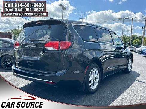Used 2017 Chrysler Pacifica Touring Plus w/ Tire & Wheel Group FWD image 8