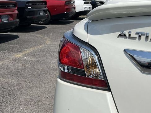Used 2015 Nissan Altima 2.5 SL w/ Technology Package FWD image 10