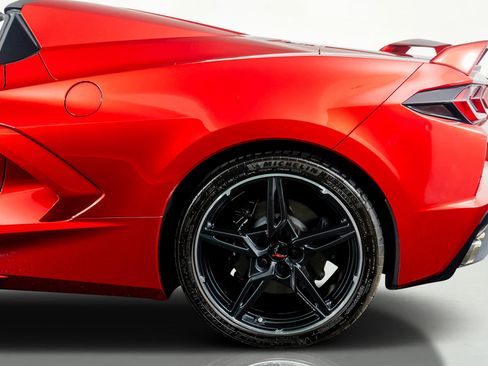 Used 2021 Chevrolet Corvette Stingray Convertible w/ Battery Protection Package image 18