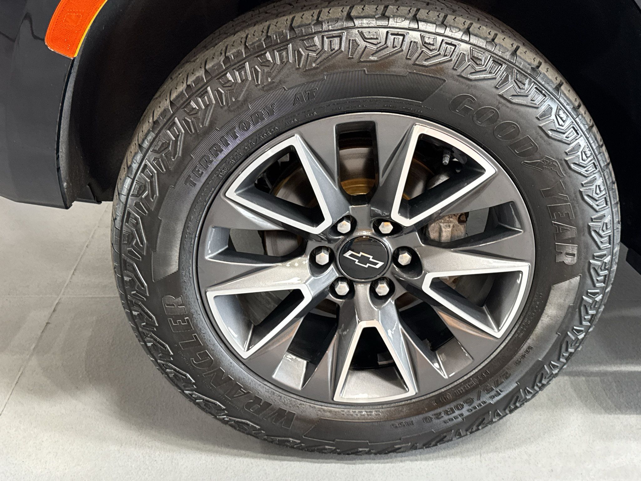 Used 2023 Chevrolet Suburban Z71 w/ Luxury Package AWD/4WD image 9