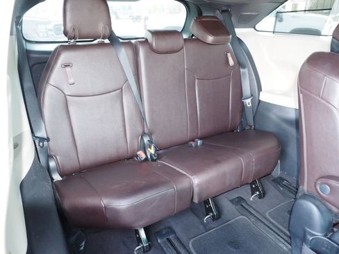 Used 2023 Toyota Sienna Platinum image 20