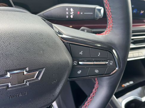 Used 2025 Chevrolet Traverse RS image 12