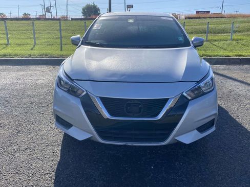 Used 2021 Nissan Versa SV FWD image 2