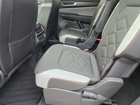 New 2026 Volkswagen Atlas Peak Edition image 22