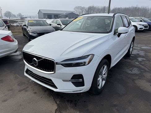 Used 2022 Volvo XC60 B5 Momentum image 5