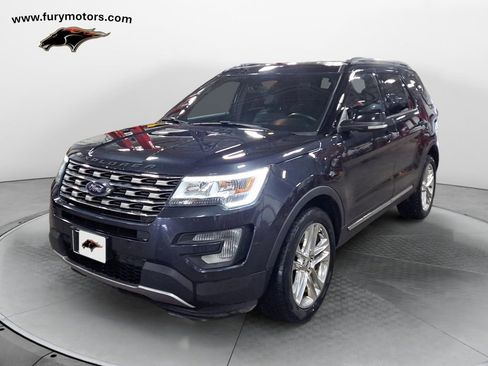 Used 2017 Ford Explorer XLT w/ Equipment Group 202A image 7
