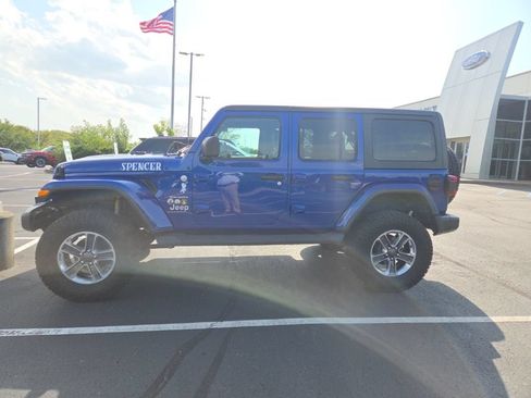 Used 2018 Jeep Wrangler Unlimited Sahara AWD/4WD image 4