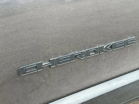 Used 2019 Jeep Cherokee Latitude Plus image 16