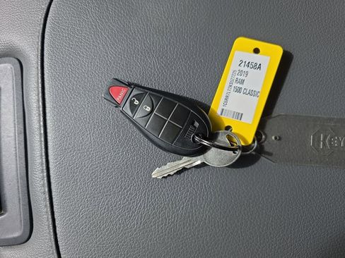 Used 2019 RAM 1500 Classic SLT image 34