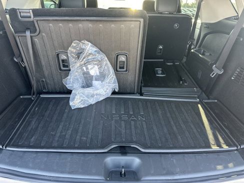 Used 2023 Nissan Pathfinder SL w/ Lighting Package (N92) image 17