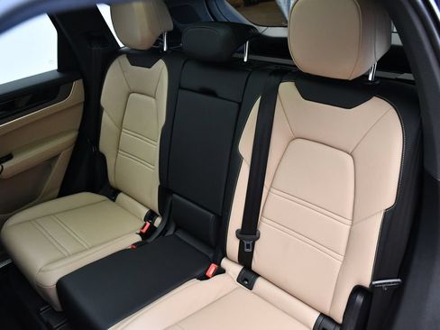 Certified 2025 Porsche Cayenne AWD/4WD image 44