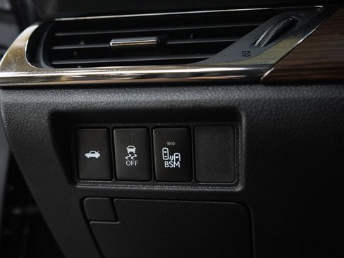 Used 2013 Toyota Avalon XLE Touring FWD image 23