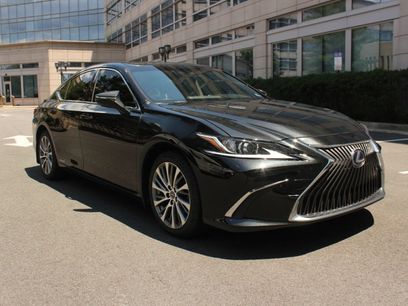 Used 2019 Lexus ES 300h w/ Premium Package