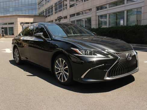 Used 2019 Lexus ES 300h w/ Premium Package FWD image 1